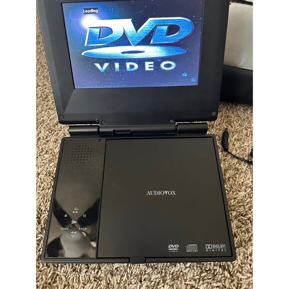 Audiovox Portable dvd player 6x8 inches black and carrying case - Picture 3 of 12